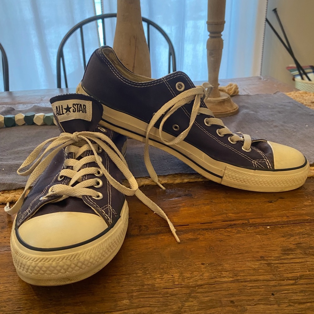 ConverseChuck Taylor Low Tops.  Navy Men’s 11 Womens 13‎